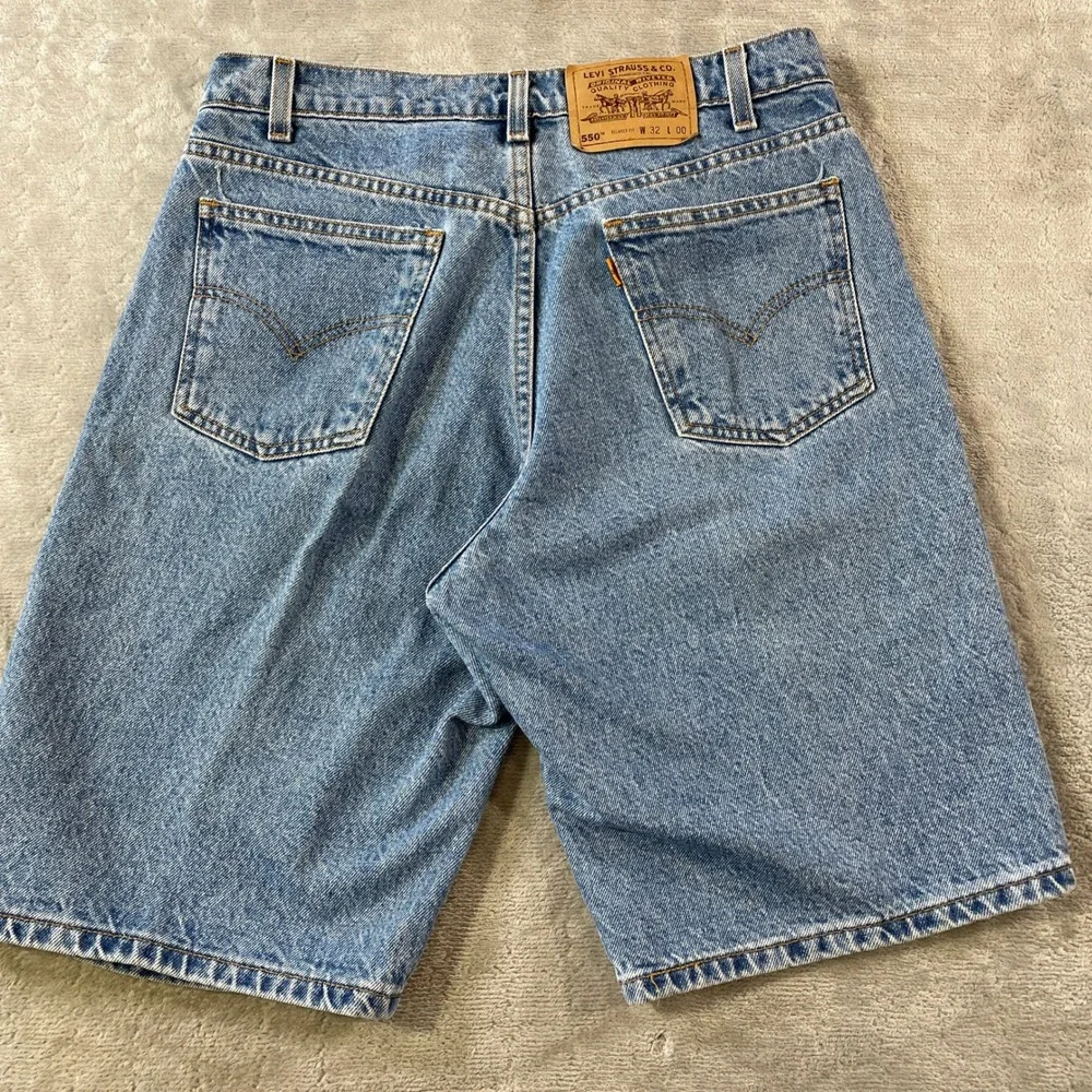 Levis measurements waist
